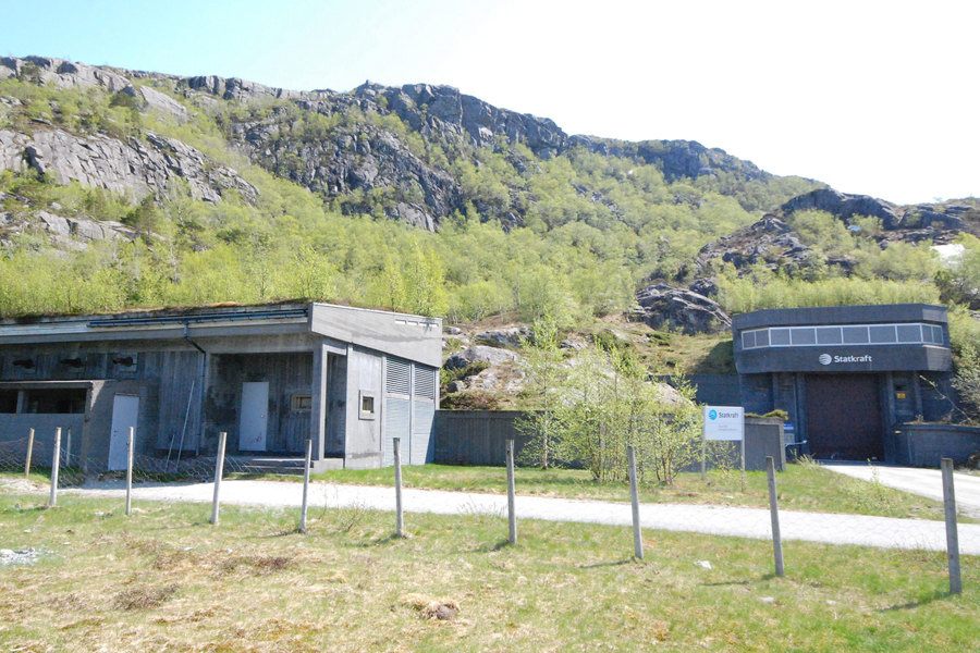Entry portal and emergency generator building